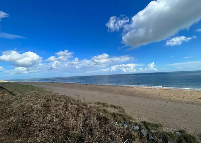 The Pad, Scratby - California Cliffs, Parkdean, Sleeps 8, Pet Friendly, Onsite Entertainment And Pool - 2 Minutes From The Beach!