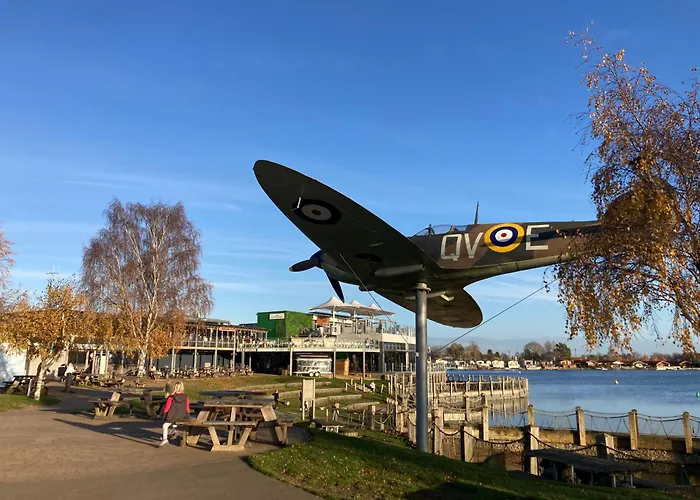 Luxury Pet Friendly Hot Tub Breaks At Tattershall Lincoln
