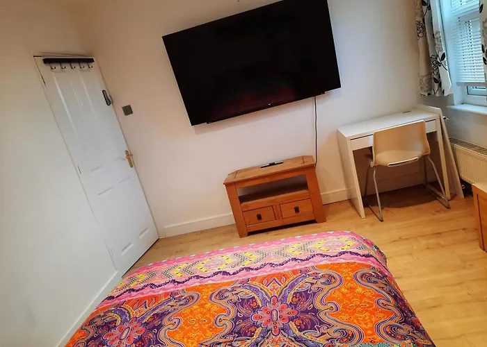 Lovely Home With Full En-Suite Double Bed Rooms Reading