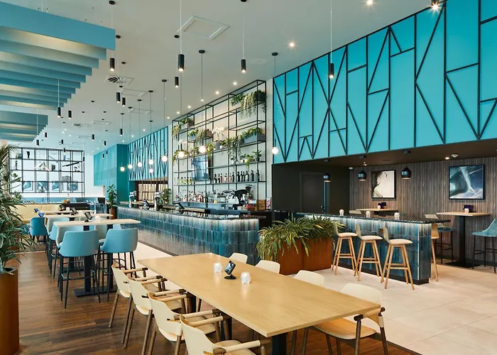 Courtyard By Marriott London Gatwick Airport Hotel Crawley 