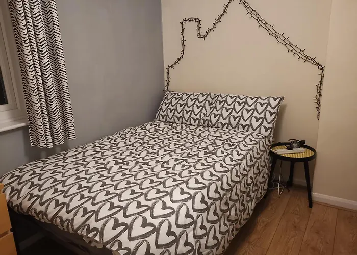 Room Wollanton Park Beeston Near East Midlands Conference Centre Train Station Tram Stop Nottingham