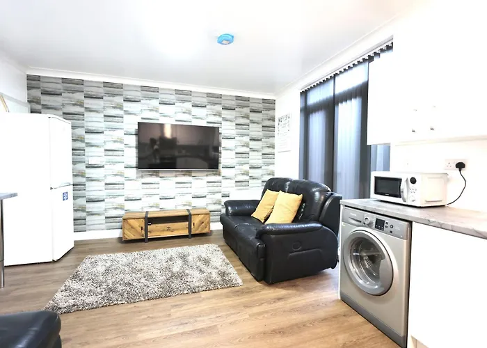 Spacious 5Br House Sleeps 10 Beeston 