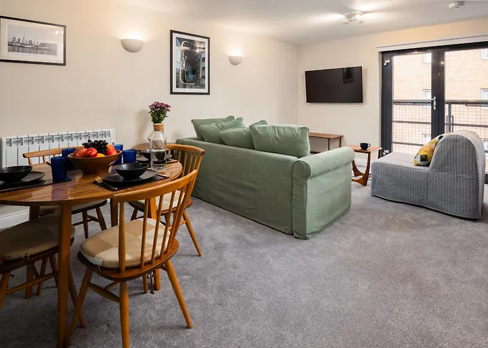 Modern 2 Bedroom Apartment With Parking By At Hem Southampton