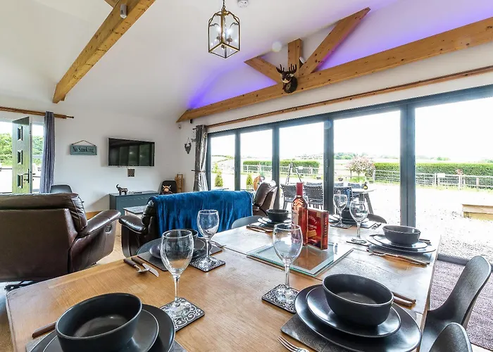Fairview Farm Holiday Retreat: Luxury Lodges in Nottinghamshire Countryside