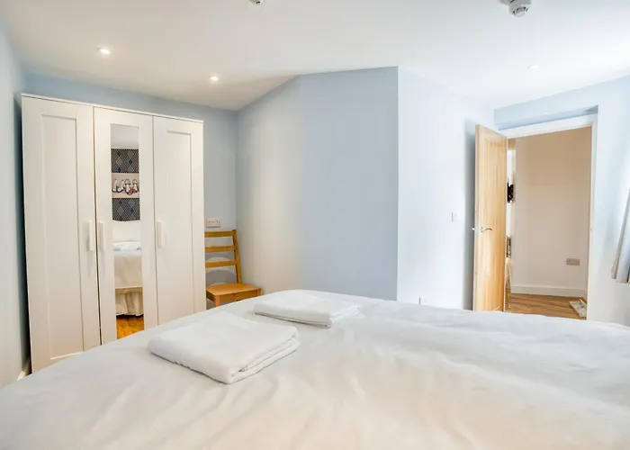 Suite 2- 2 Bed Apartment Lincoln