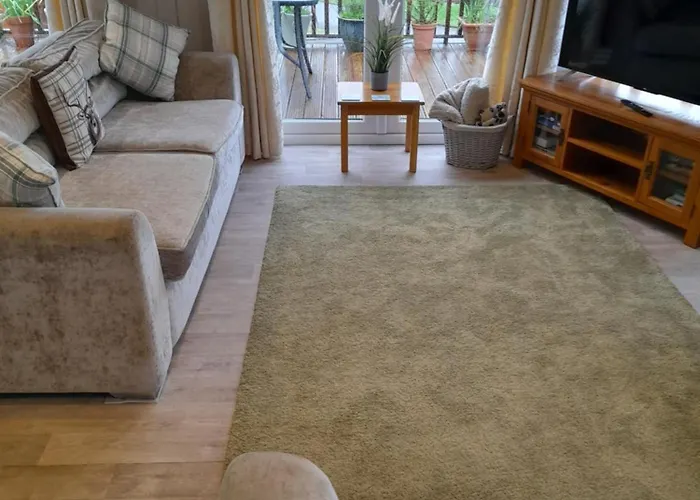 Luxury Timber Pet Friendly Lodge With Private Hot Tub 2 To 6 Guests, Outstanding Views Nr Paignton