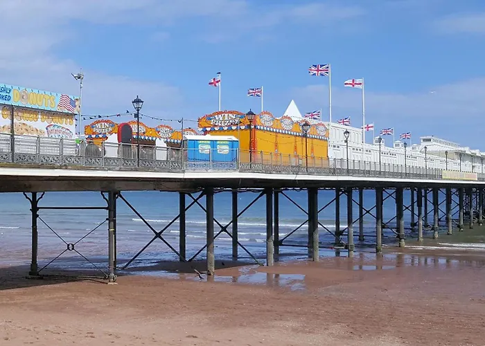 Luxury Timber Pet Friendly Lodge With Private Hot Tub 2 To 6 Guests, Outstanding Views Nr Paignton
