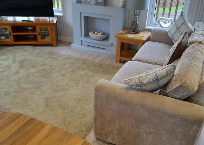 Luxury Timber Pet Friendly Lodge With Private Hot Tub 2 To 6 Guests, Outstanding Views Nr Paignton