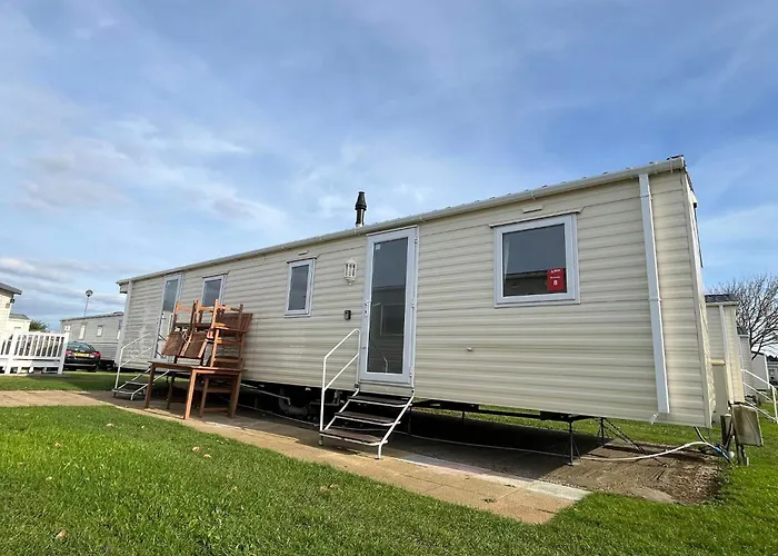 Ormesby Beach Haven: Pet-Friendly Family Retreat