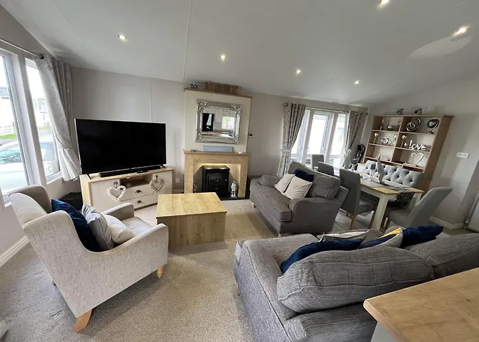 Kestral Court Lodge: Family-Friendly Coastal Retreat