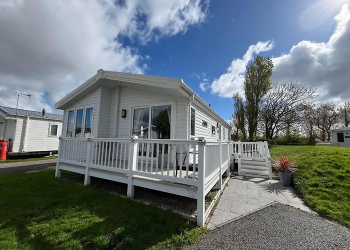 Kestral Court Lodge: Family-Friendly Coastal Retreat