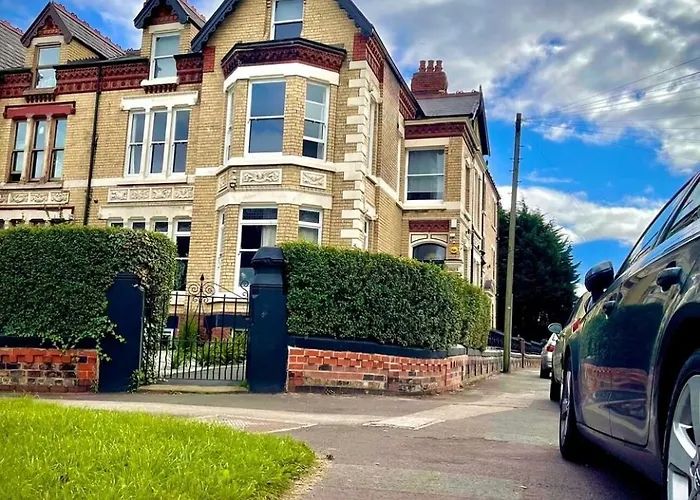 Triple Room With Private Bath Near Lfc Free Street Parking Liverpool