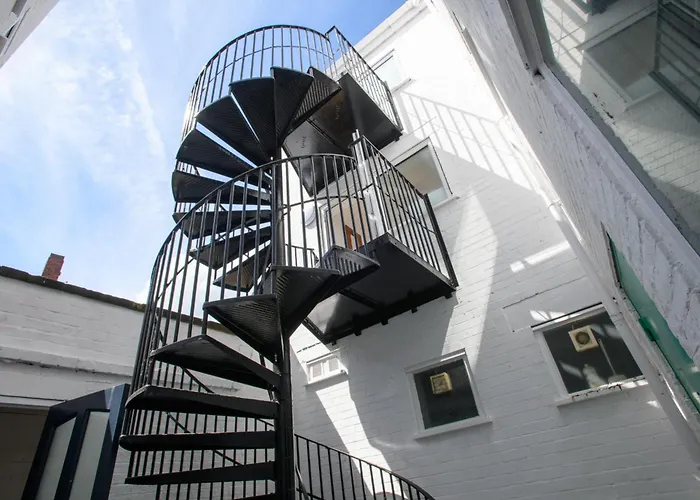 Superb City Center 2 Bed Apartment Free Wifi