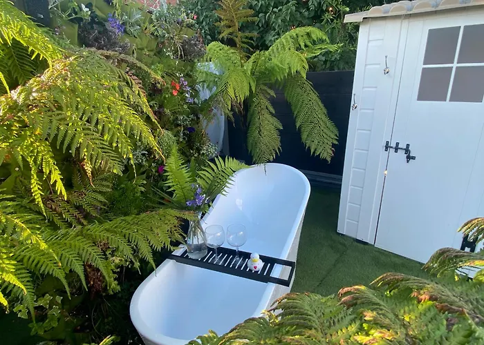 Secret Oasis: Love Island-Inspired Guest House with Private Pool Nottingham