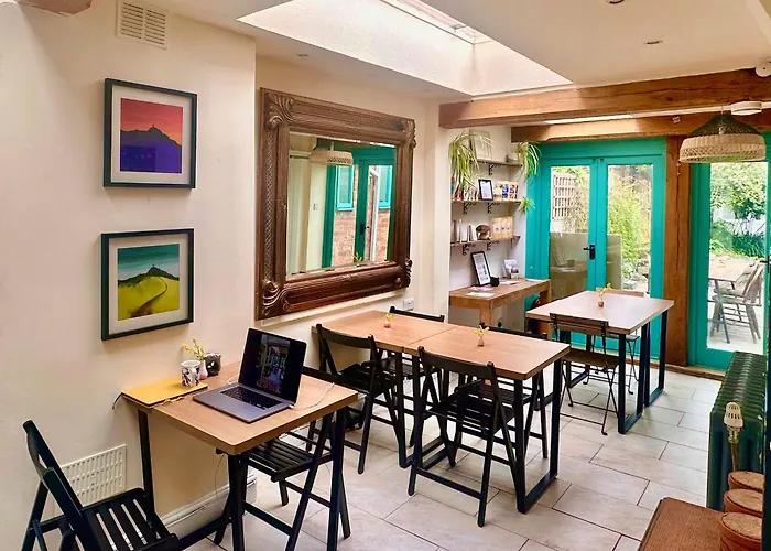 The Dragonfly Guesthouse - Self Catered Glastonbury
