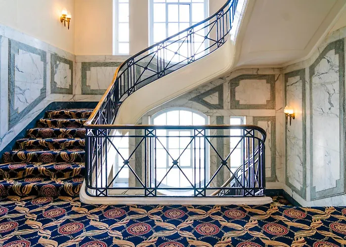 Adelphi Hotel