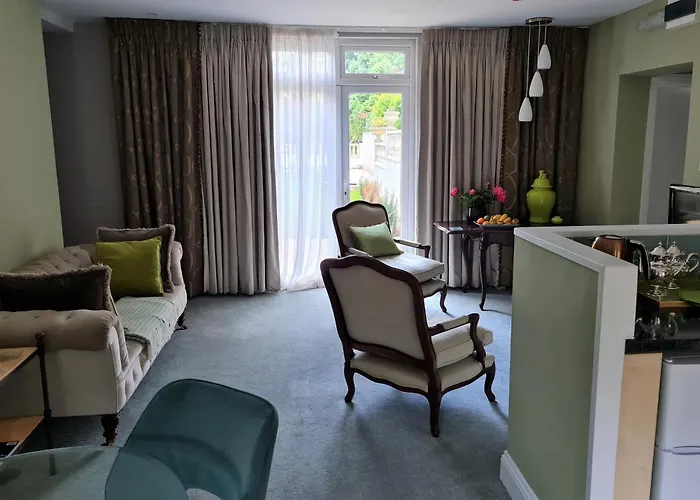 Palm Grove Apartments