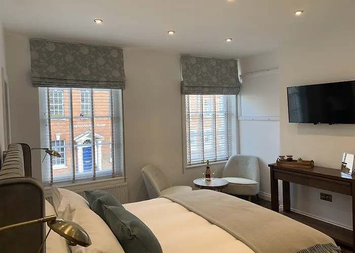 Upstairs At 33 - Self Check In Boutique Accommodation In Worcester Centre