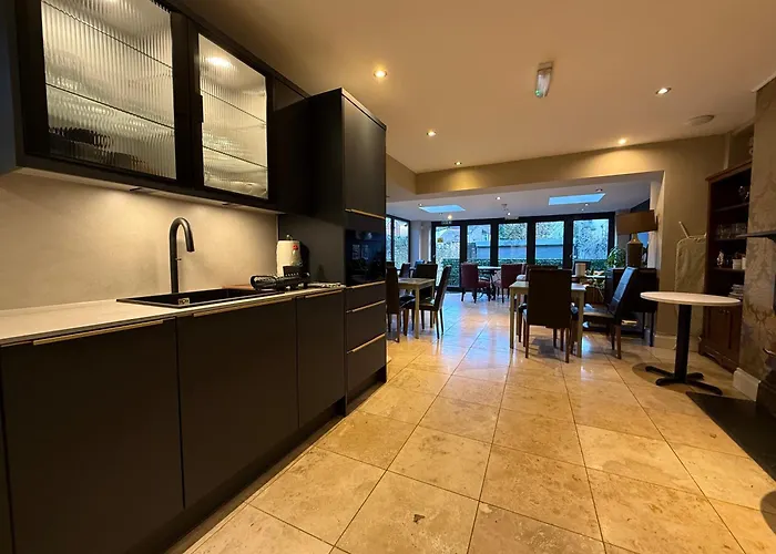 Number One Hundred Bed And Breakfast Cardiff