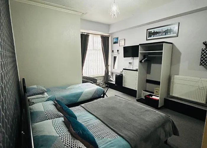 Hornby Villa B&B Couples & Families Only- Quiet Central Location- Near To Winter Gardens Blackpool