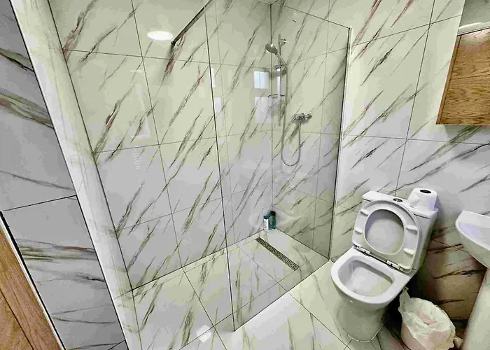 Recently Fully Refurbished --January 2026-- Private En-Suite Room With Brand-New Bathroom And Private Entrance Oxford