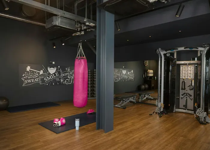 Moxy London Heathrow Airport