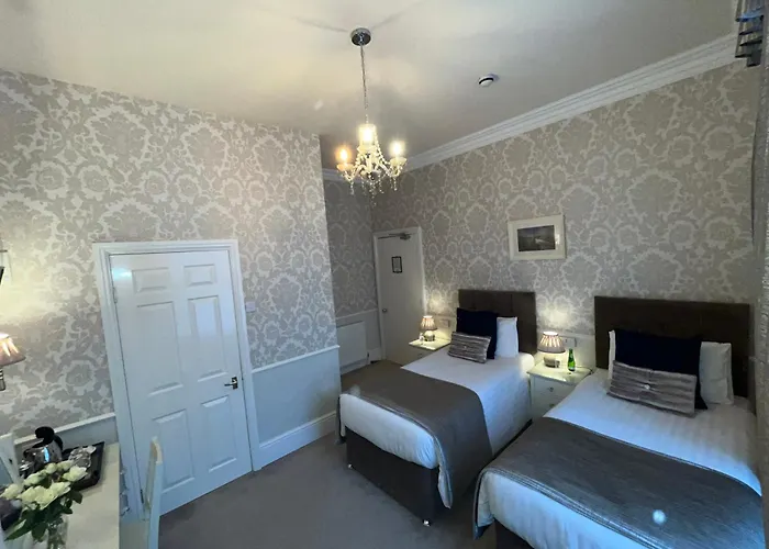 Bryn Derwen With Private Car Park Hotel Llandudno