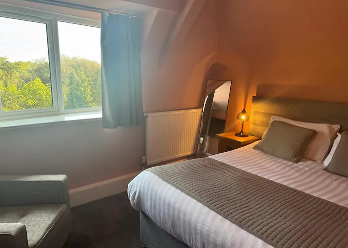 Oaklands Hotel