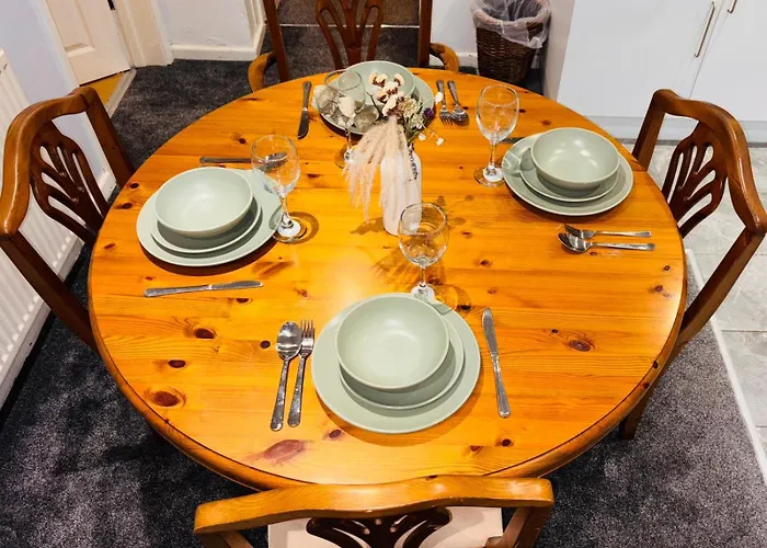 Spacious 2 Bedrooms, Free Parking, Free Wifi - Serene Homes Sheffield