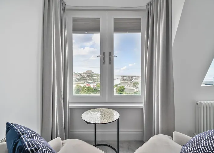 Lazy Waves Bed & Breakfast Newquay 