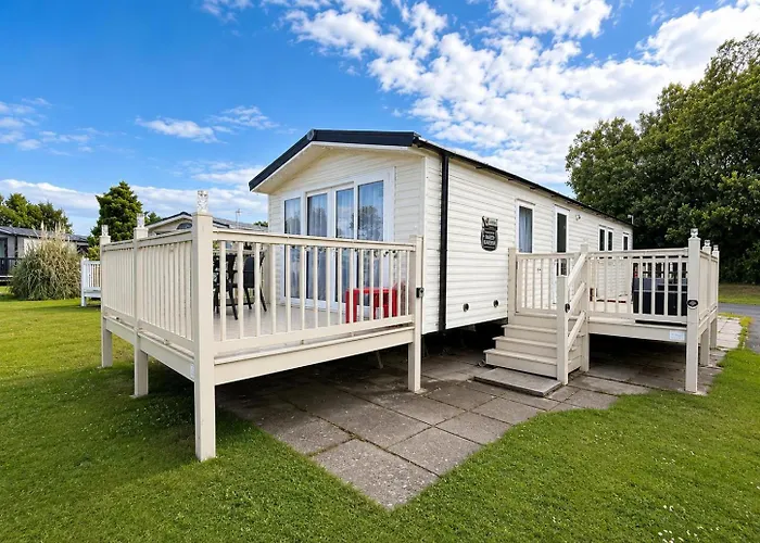 Beautiful Caravan With Full Lake View At Southview Holiday Park Ref 33057Cl Skegness