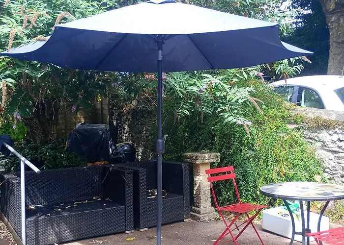Self Contained Rooms In Central Torquay