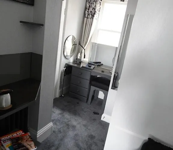 3 Norfolk Square