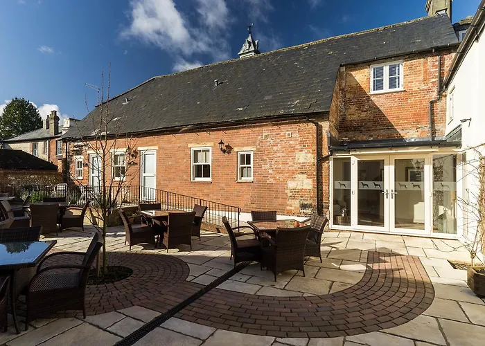 Greyhound Inn Wilton