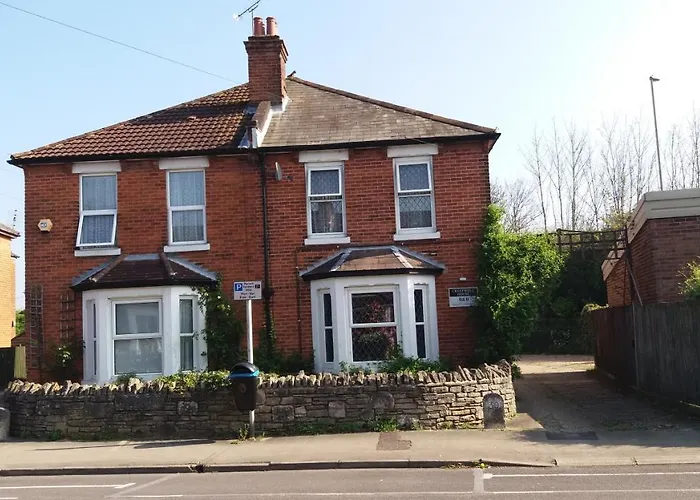 Crestwell House Bed & Breakfast Eastleigh