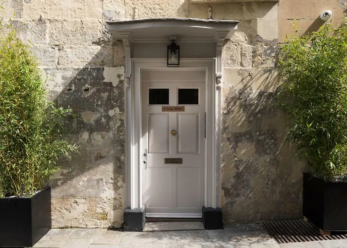 Hiding Space - Trim Street Apartments Bath