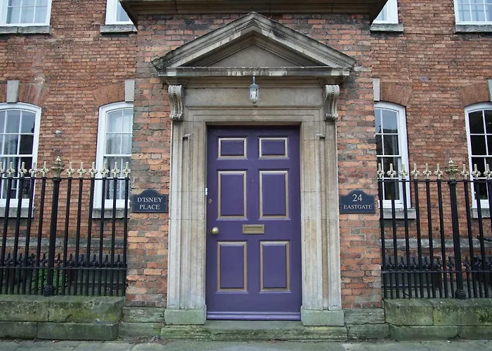 West Wing D'Isney Place. Lincoln