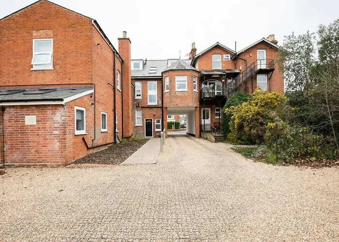 12 Helena Luxury Serviced Apartment Reading