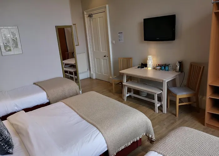 Dene Guest House, New Town